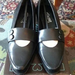 Tiamo Black Leather Button Front Heels 7M